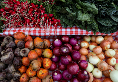 Volunteer at the Franklin Farmers Market in Williamson County